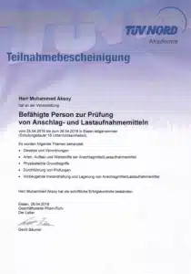 ein Zertifikat für eine "befähigte Person zur Prüfung von Anschlag- und Lastaufnahmemitteln" in einem Industriebetrieb