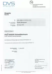 ein Schweißzertifikat/Zertifizierung zum Schweißfachmann für einen Mitarbeiter in einem Industriebetrieb