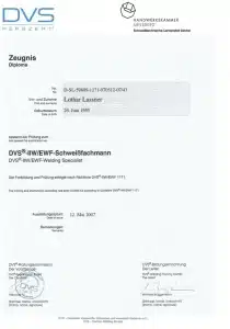 ein Schweißzertifikat/Zertifizierung zum Schweißfachmann für einen Mitarbeiter in einem Industriebetrieb