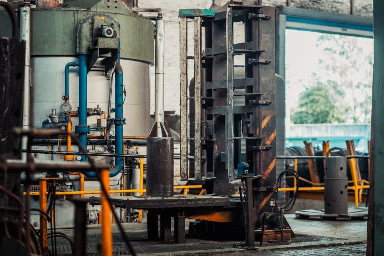 Stahlkippstuhl für die Drahtzieherei inklusive Hydraulikzylinder