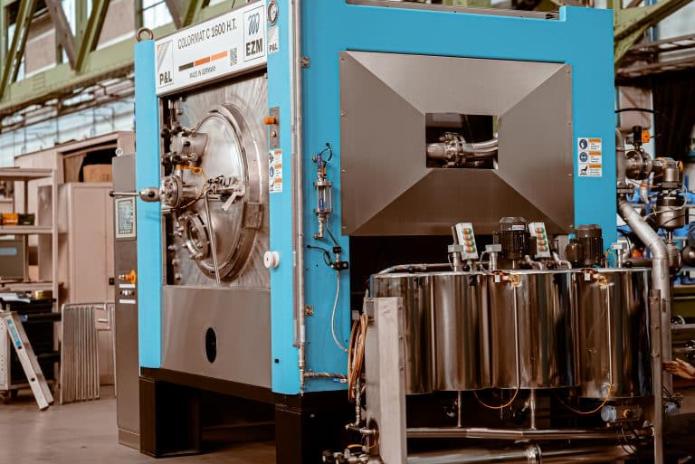 Eine große Produktionsmaschine in der Industrie